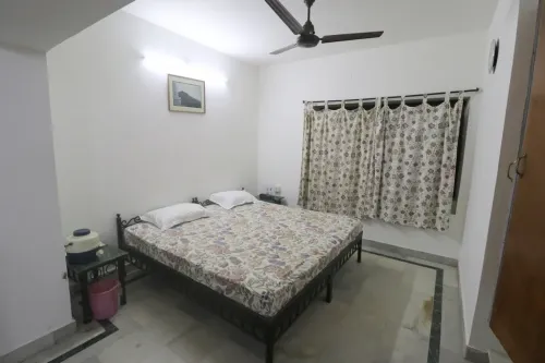 shikharji-single_large_room-nonac-4